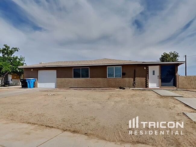Building Photo - 14801 N 29th Dr