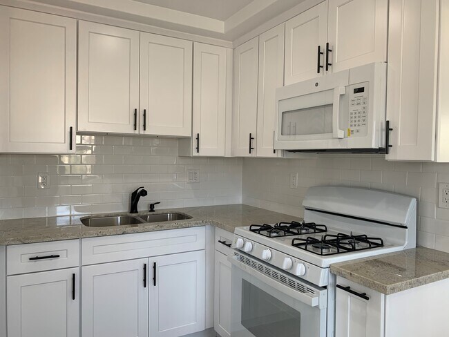 Foto del edificio - 4601 W 165th St