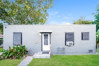 Building Photo - 117 6th Ave N