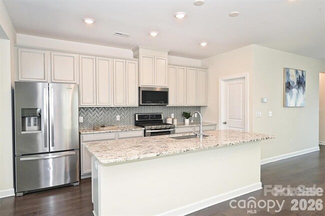 Foto del edificio - 2410 Arbor Loop Dr