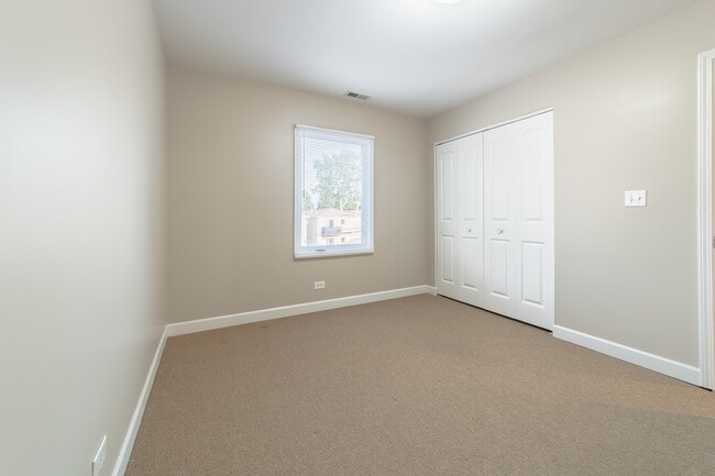 Building Photo - 3423 Ridgeland Ave