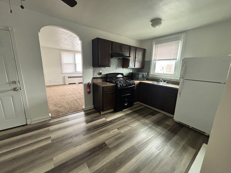 Primary Photo - 6000 Bingham St