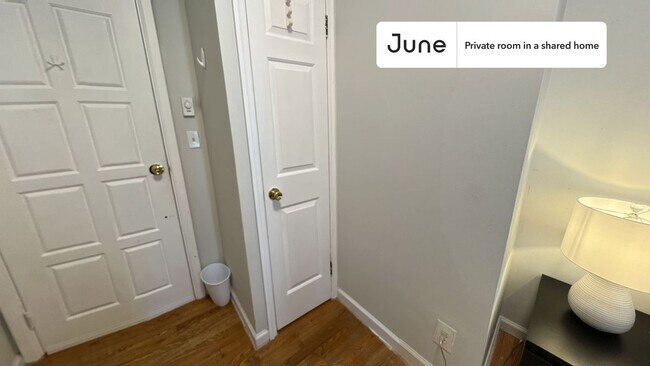 Foto del edificio - Room in Shared 3 bed/1 bath home