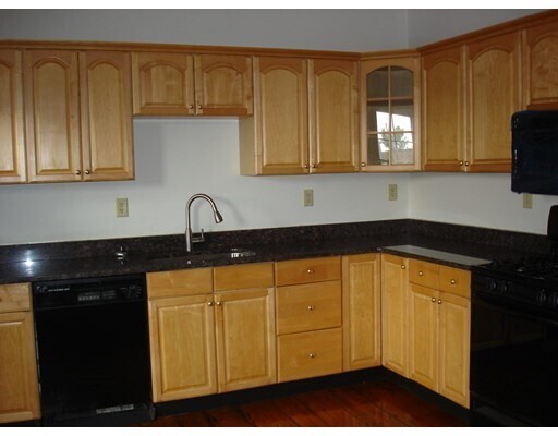 Primary Photo - 11 Pleasant St