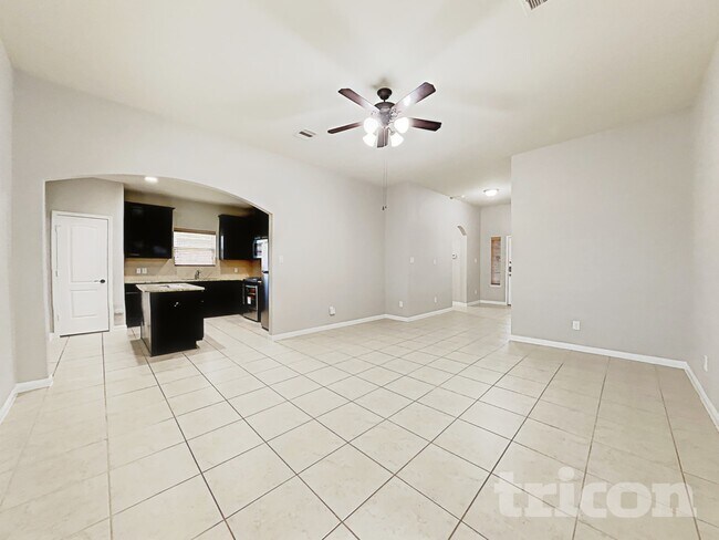Building Photo - 7611 Daisy Port Ln