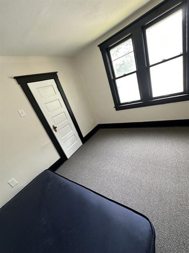 Foto del edificio - 806 W Stoughton Street