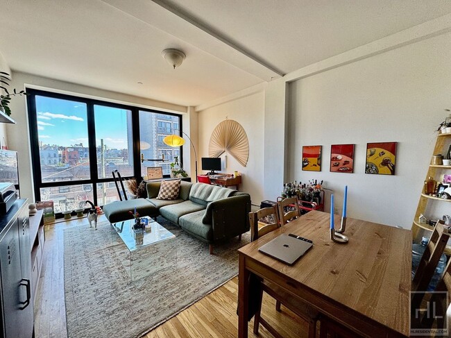 Building Photo - Stunning 700sq ft  1 bedroom apartment in ...