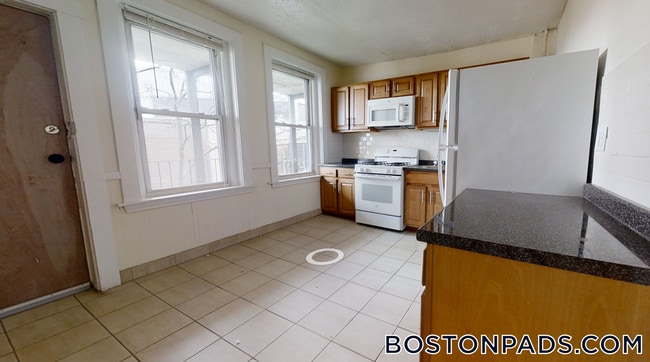 Building Photo - 15 Barrows St