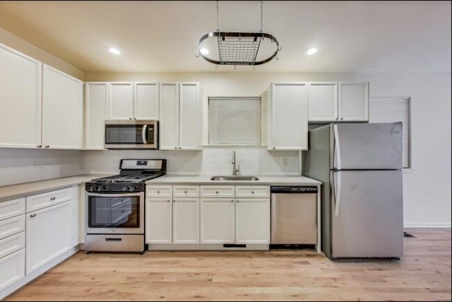 Foto del edificio - 2817 N Damen Ave