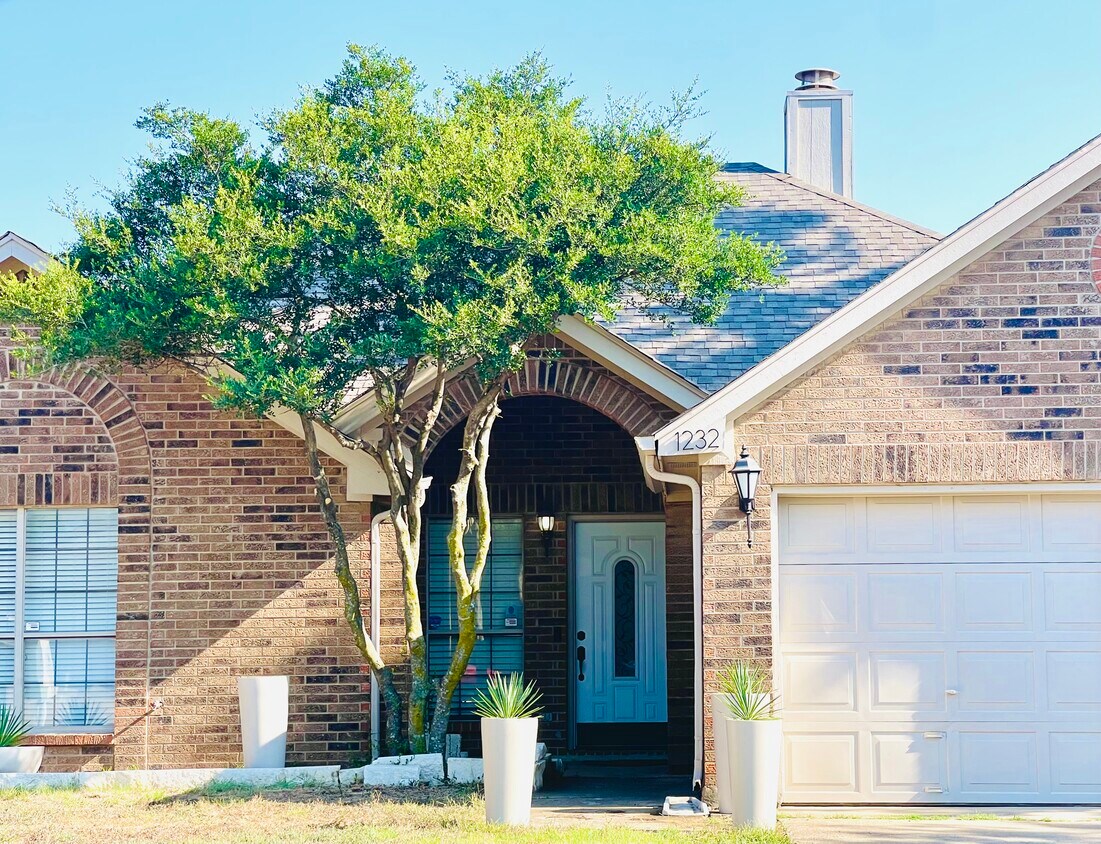 Primary Photo - 1232 Castleman Dr