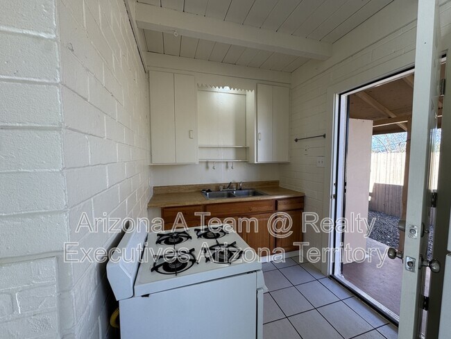 Foto del edificio - 2631 N Fontana Ave