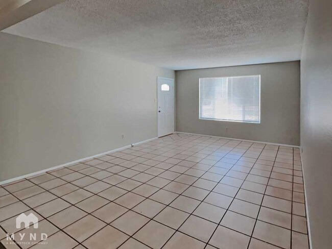 Foto del edificio - 537 E Laguna Dr