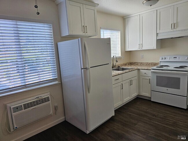 Foto del edificio - 2060 Wilkins Ave