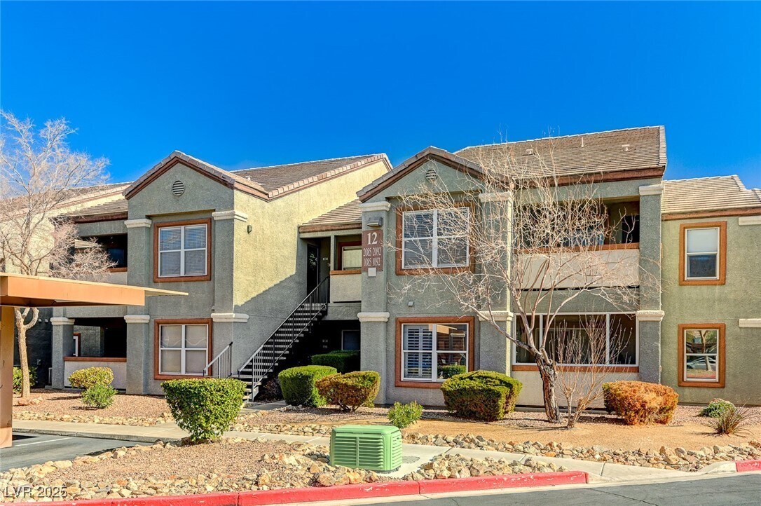 Foto principal - 555 E Silverado Ranch Blvd