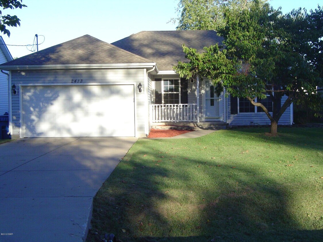 Foto principal - 2413 Iron Gates Rd