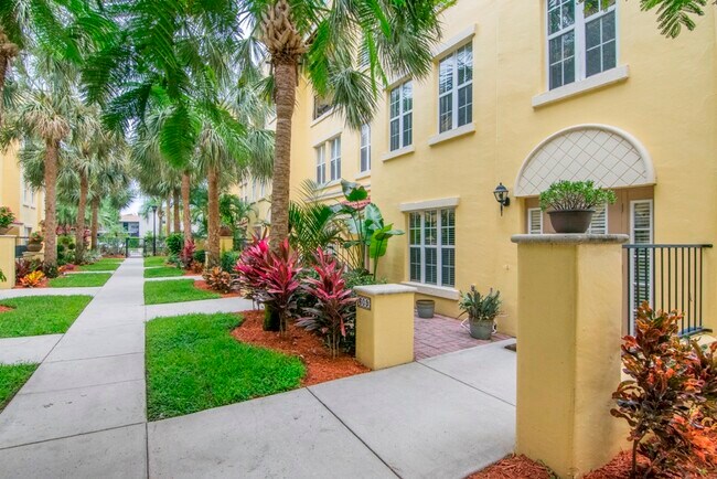 Building Photo - 609 Casabella Cir