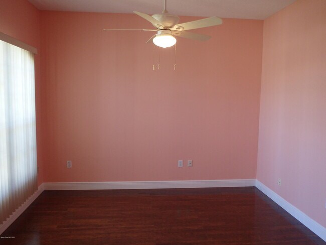 Building Photo - 1240 Goode Dr NE