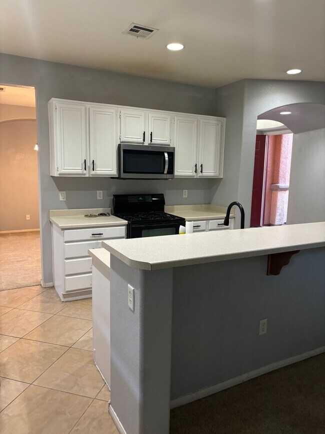 Building Photo - Wonderful single story rental in the heart of Summerlin