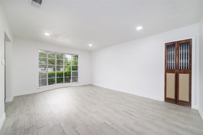 Foto del edificio - 10830 Sela Ln