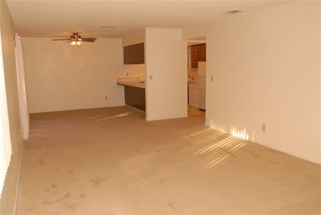 Building Photo - 1155 E Bullard Ave