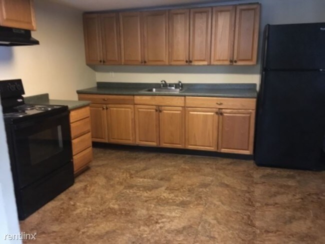 Building Photo - 3 br, 1 bath Townhome - 361 west alley