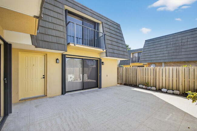 Building Photo - 1622 16th Way