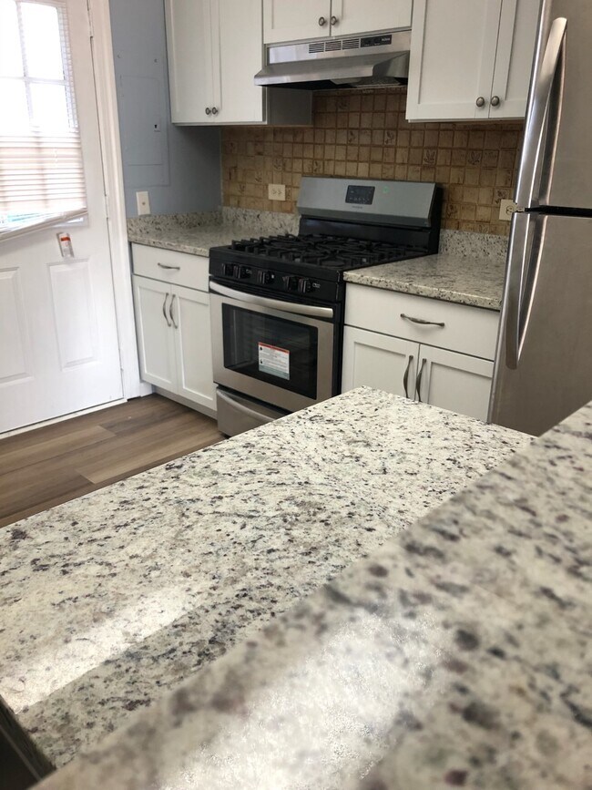 Foto del edificio - 529 Meadow Green Ln