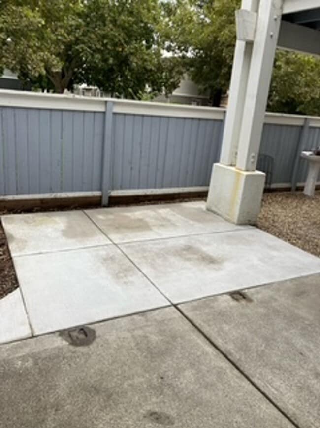 Building Photo - Charming 2 Bedroom, 2 Bathroom Condo in Sa...