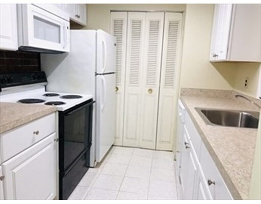 Building Photo - 55 Greentree Ln