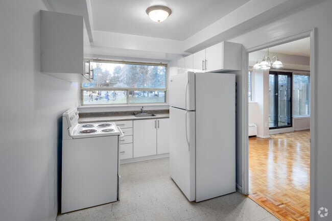 2 BR, 1 BA - 1,000 SF - Northwoods Village
