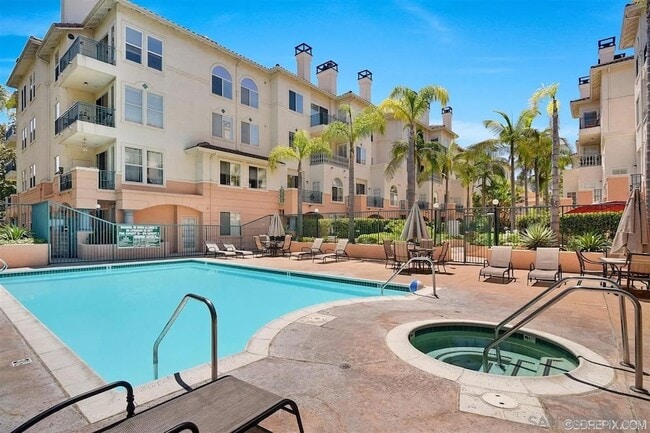 Foto del edificio - 680 Camino De La Reina