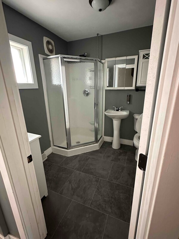 Building Photo - 2425 Pinard St