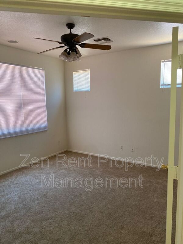 Building Photo - 1323 S Providence Cir