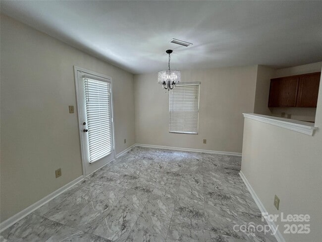 Building Photo - 4718 Reinbeck Dr