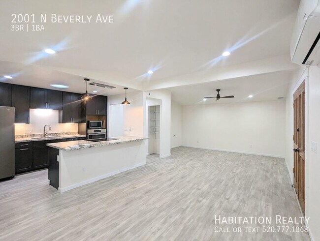Foto del edificio - 3bd/1ba Freshly Renovated Home w/ an Enclo...