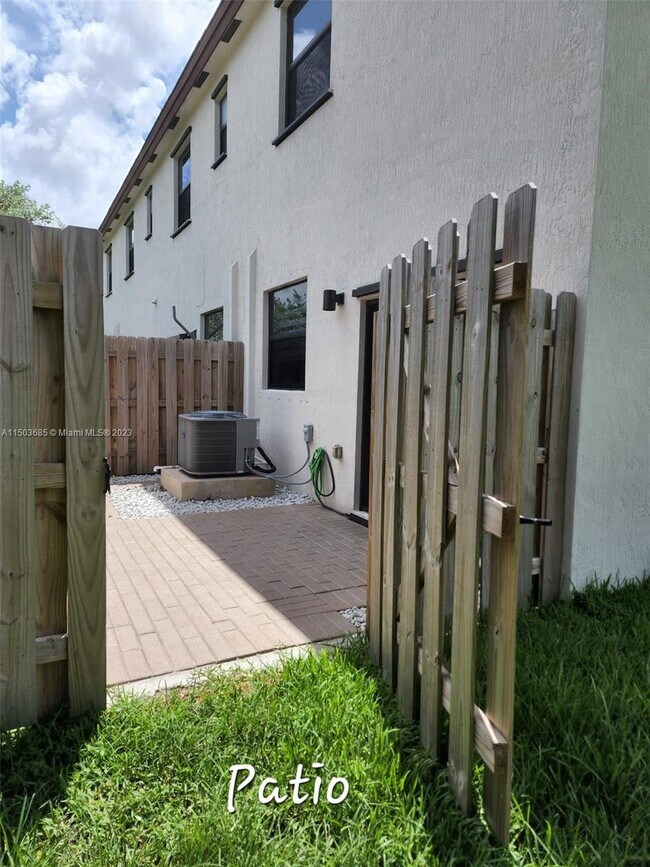 Building Photo - 414 NE 208th Terrace