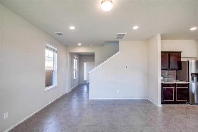 Building Photo - 226 Trailside Ln
