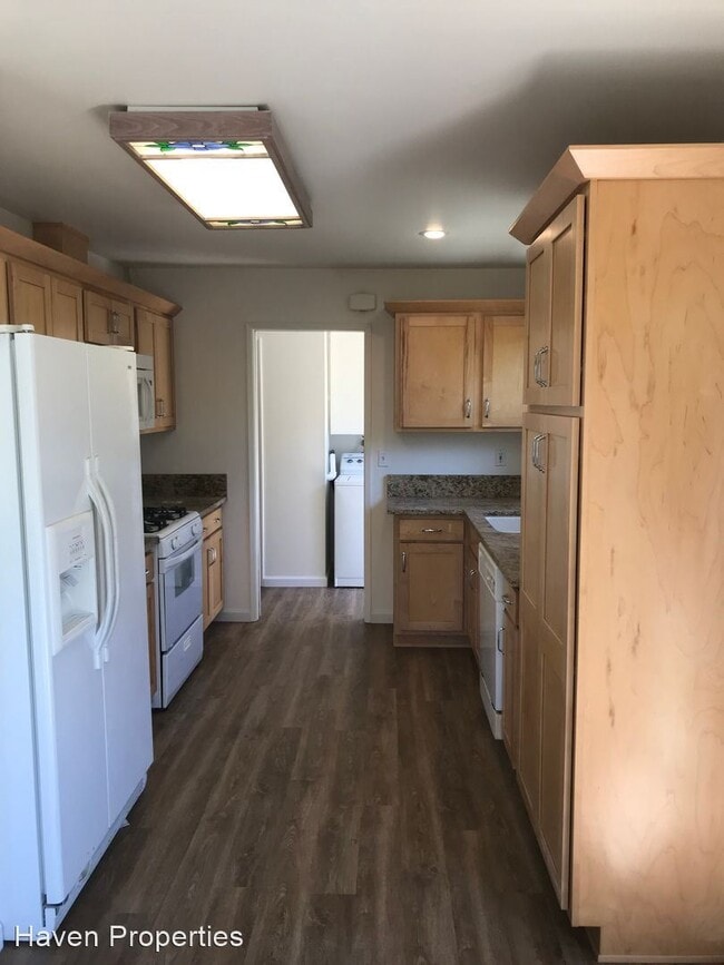 Building Photo - 3 br, 1.5 bath House - 1860 Pinecove Dr.