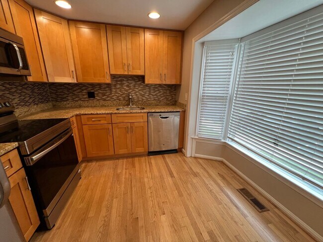 Foto del edificio - 129 Lamont Ln