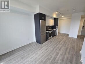 Building Photo - 5105-5105 Hurontario St