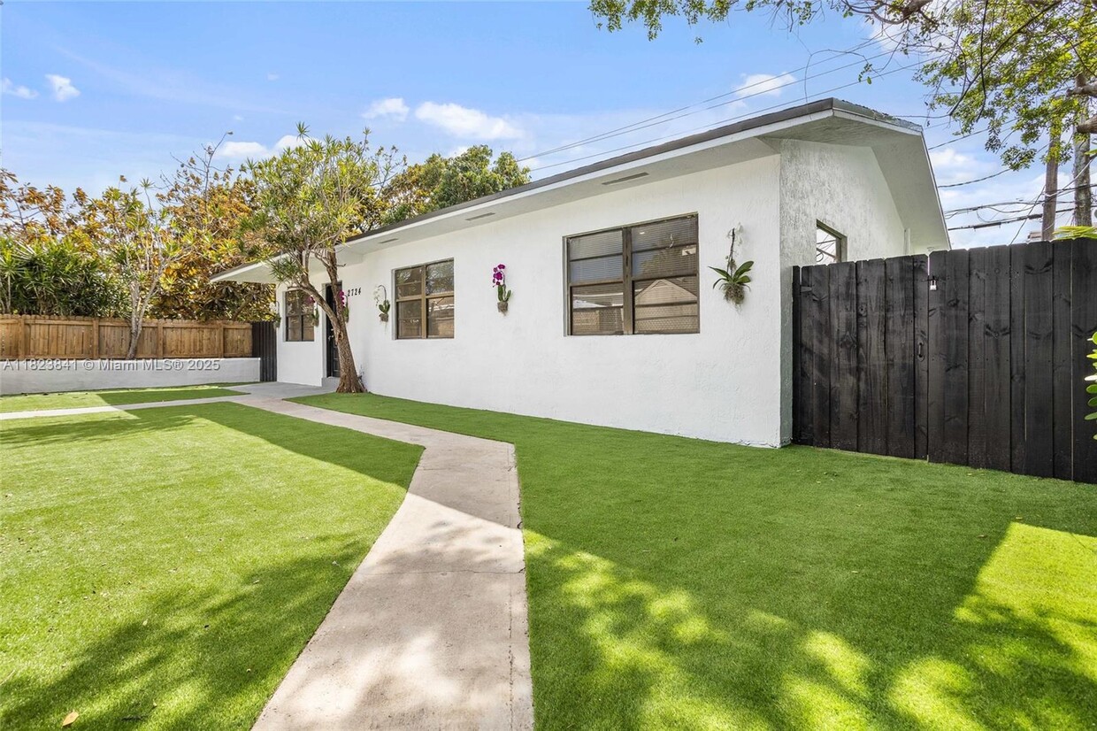 Primary Photo - 2724 SW 34th Ct