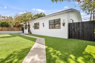 Building Photo - 2724 SW 34th Ct