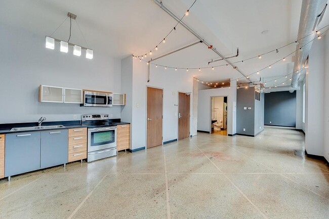 Living space - 350 Saint Peter St