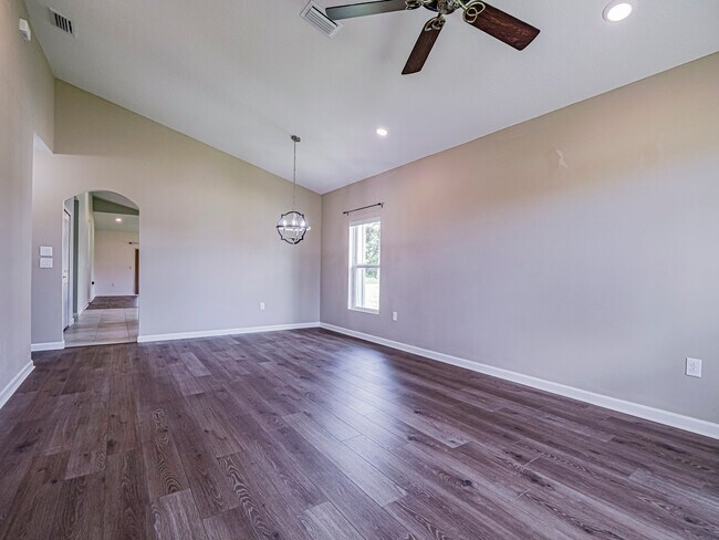 Building Photo - 1821 Berkshire Cir SW