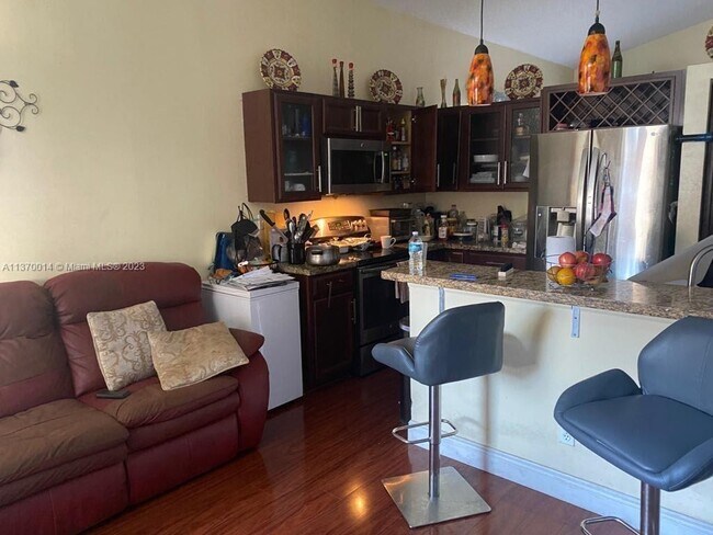 Foto del edificio - 17398 SW 22nd Ct