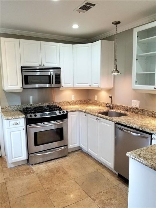 Foto principal - 3660 Peachtree Rd NE