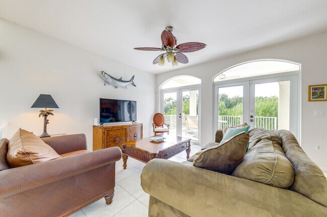 Building Photo - 247 Apache St