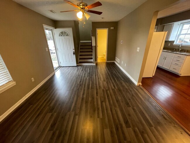 Photo - Updated East End Condo For Rent! So Nice