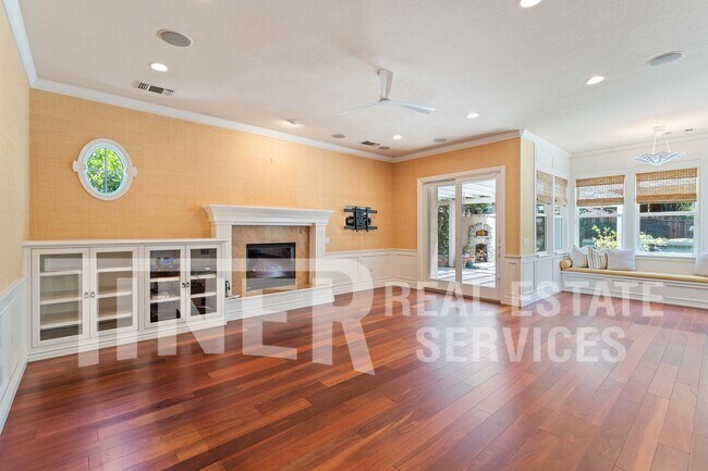 Foto del edificio - 95 Valley Falls Pl
