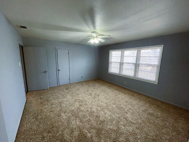 Foto del edificio - Stunning Remodeled Home Located Near Wheel...